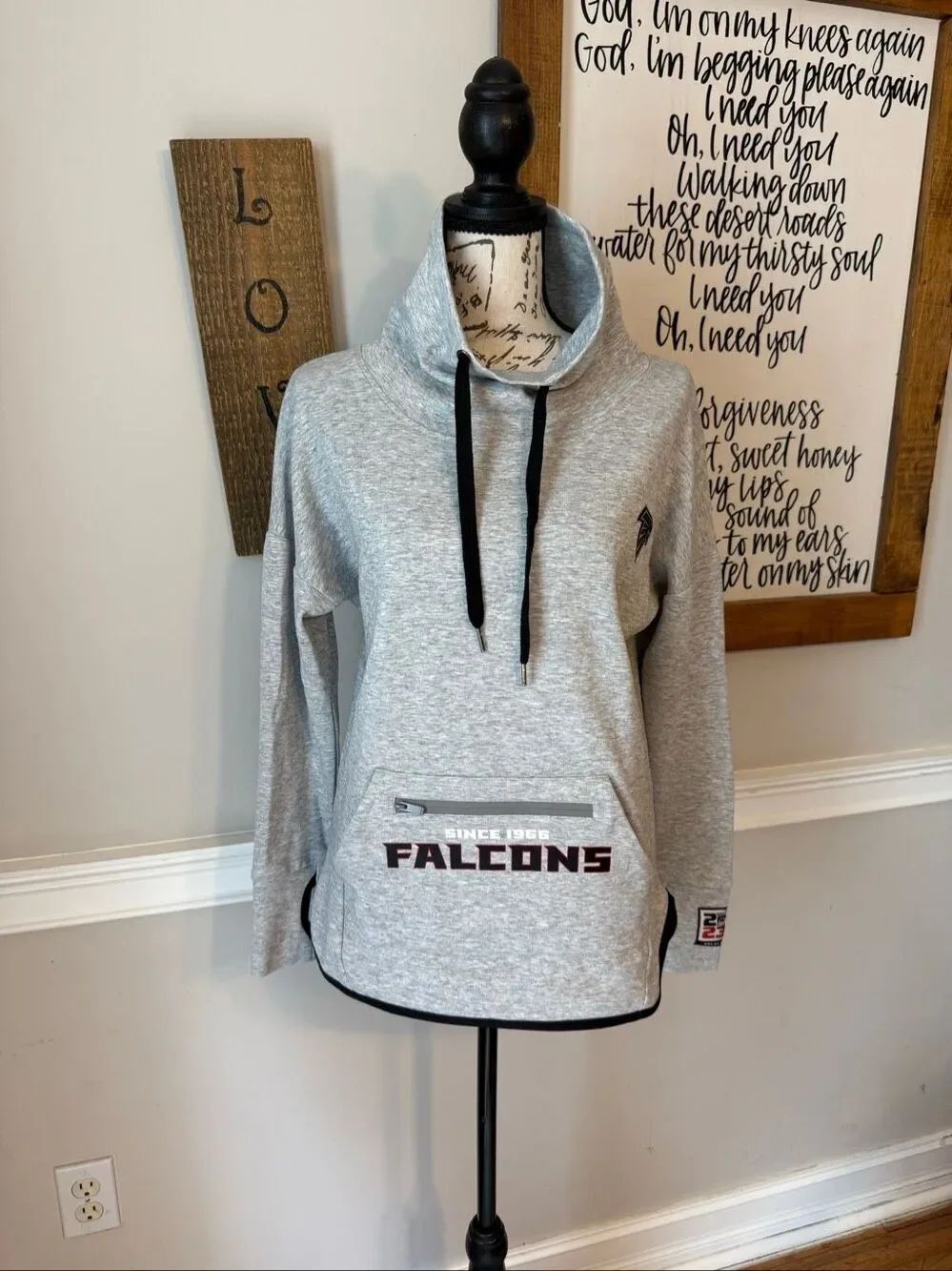 Atlanta Falcons Women’s NFL 2023 Mock Neck Pullover Sweatshirt Gray Size Small